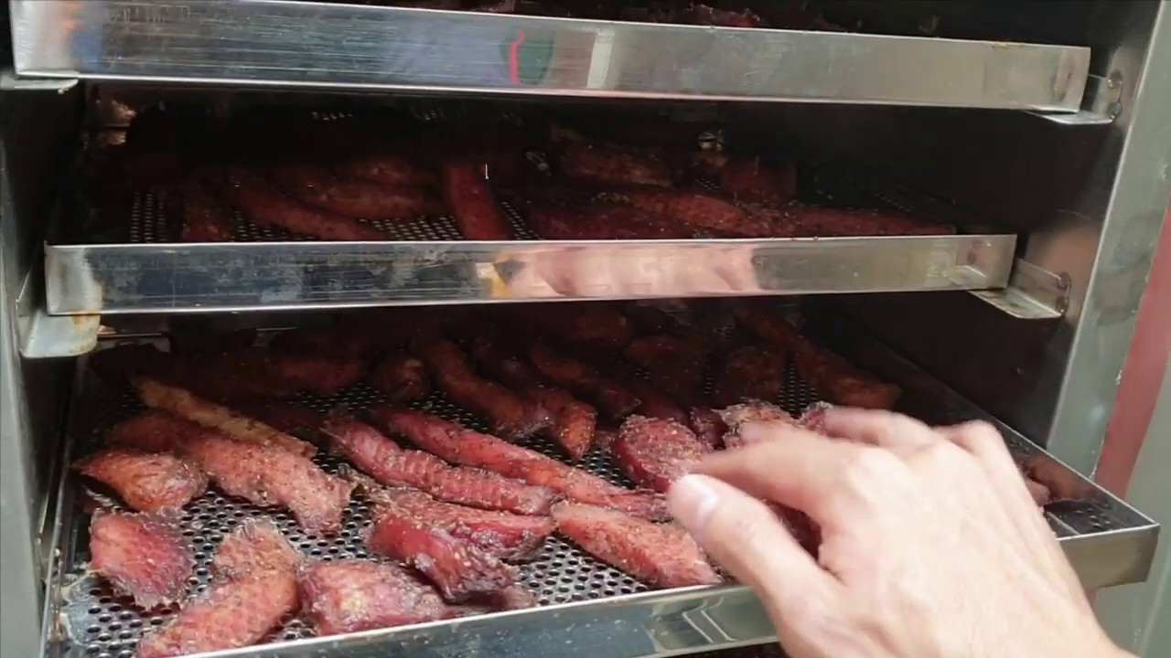 Bước 2: Sắp xếp khay sấy